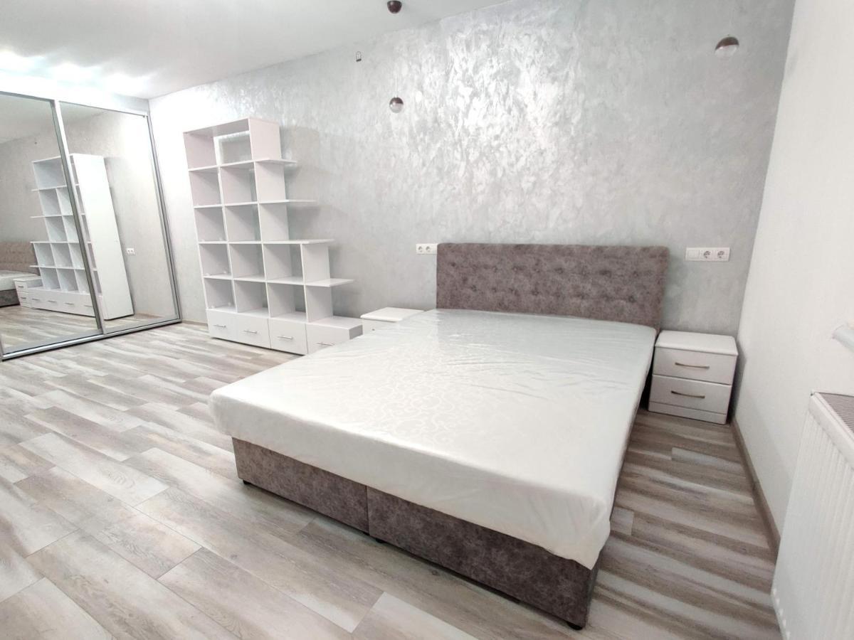 Oazis Apartments Chernivtsi Ngoại thất bức ảnh